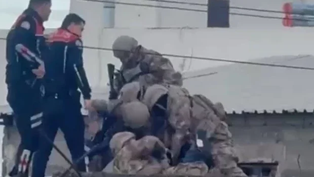 Adana'da hareketli dakikalar... Özel Harekat timleri operasyon düzenledi