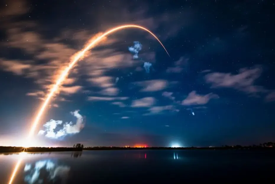 Starlink uydusunda gizemli bir patlama daha. Parçaları yörüngede